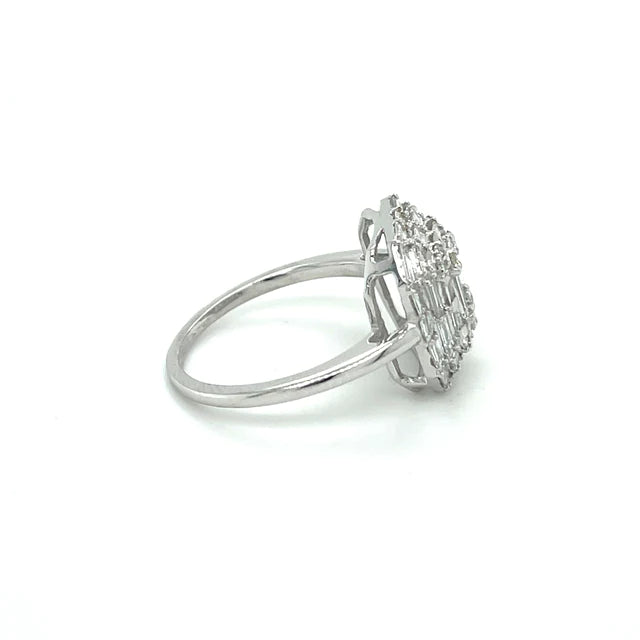 18kt White Gold Diamond Ring