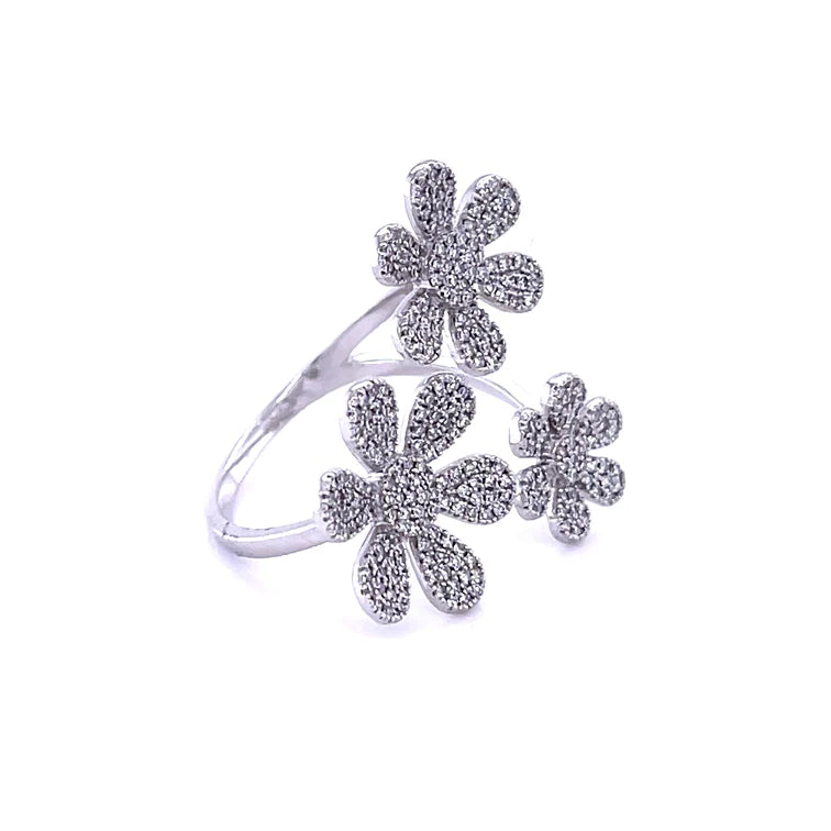 14kt White Gold Flower With Diamonds Ring