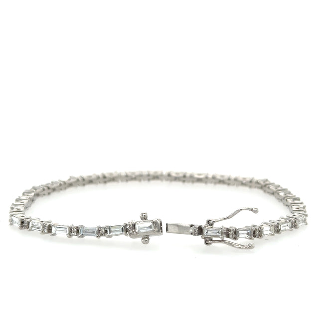 18kt White Gold Bracelet With Baguette Diamonds