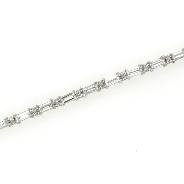 18kt White Gold Bracelet With Baguette Diamonds